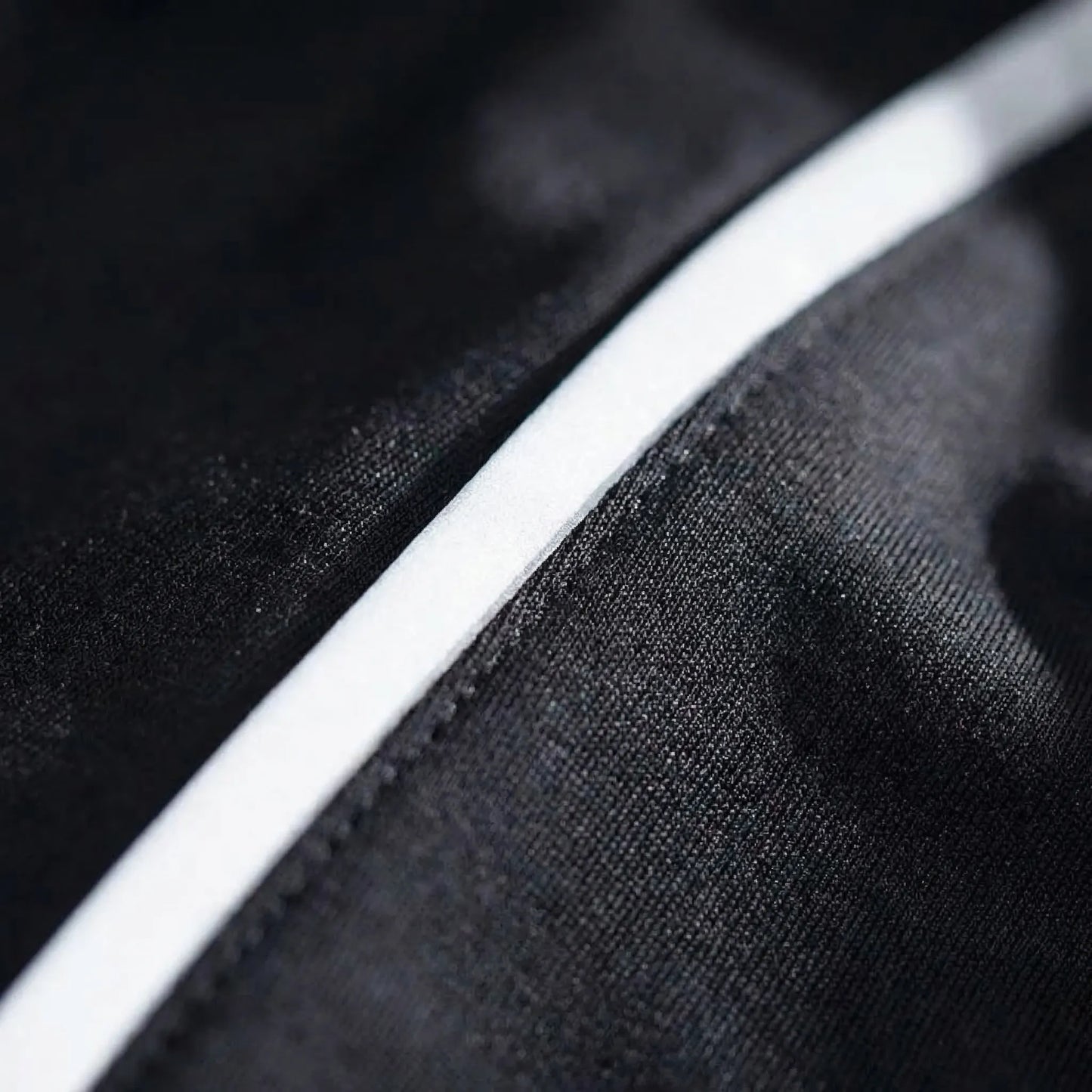 Lumiveil - Reflective Half-Face Neck Gaiter For Riders  Night Riding Protection