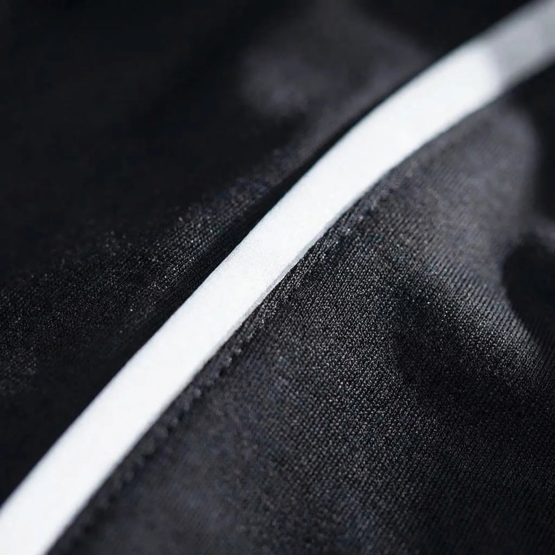 Lumiveil - Reflective Half-Face Neck Gaiter For Riders  Night Riding Protection