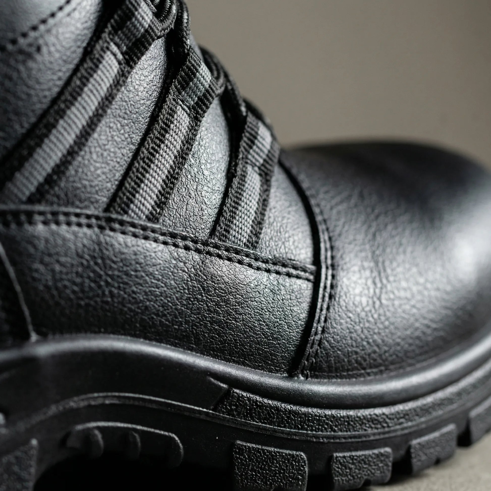 Steelvark - High-Ankle Waterproof Safety Work Boot  Heavy-Duty Worksite Protection